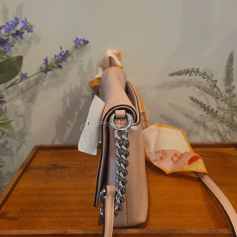 Coach polished pebble